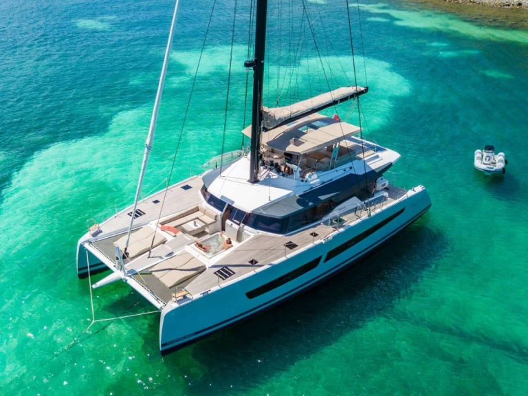 Noleggio Yacht di lusso Fountaine Pajot con patente nautica