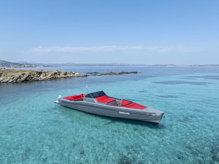 Noleggio Barca a motore con o senza skipper MAORI a Porto Cervo