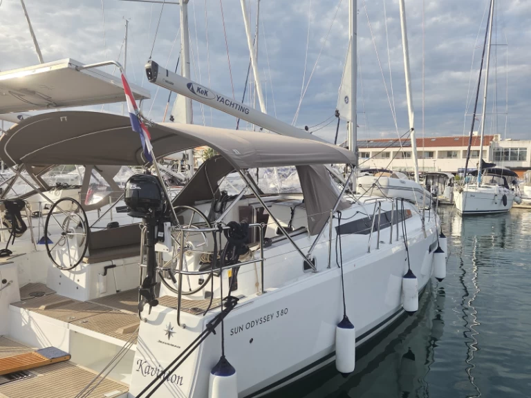 Noleggiare una Jeanneau Sun Odyssey 380 a Pirovac