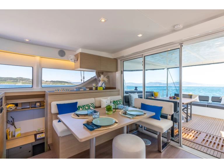 Noleggio Catamarano Lagoon con patente nautica