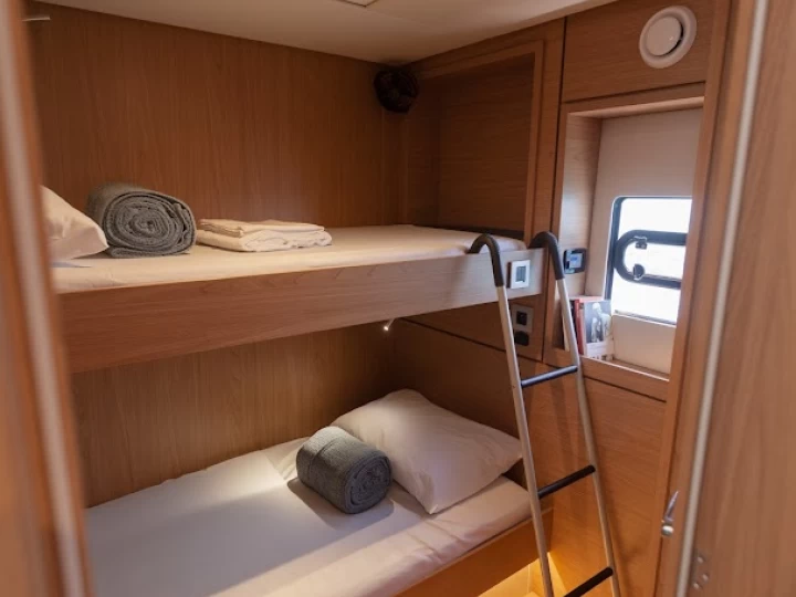 Catamarano a noleggio a Toúrlos al miglior prezzo