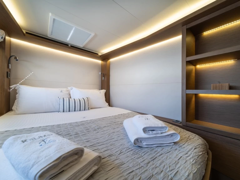 Catamarano a noleggio a Álimos al miglior prezzo