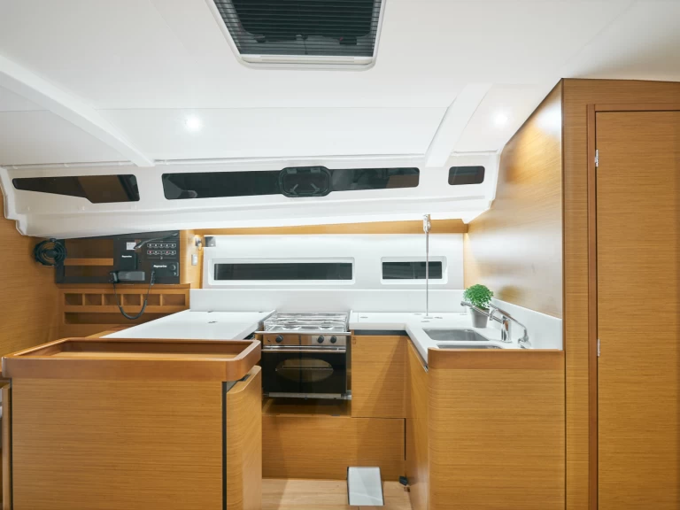 Noleggio barche Jeanneau Sun Odyssey 440 a Álimos su Samboat