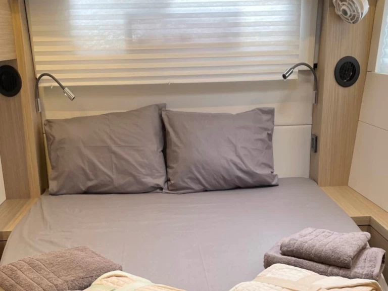 Noleggiare una Lagoon Lagoon 51 a Álimos