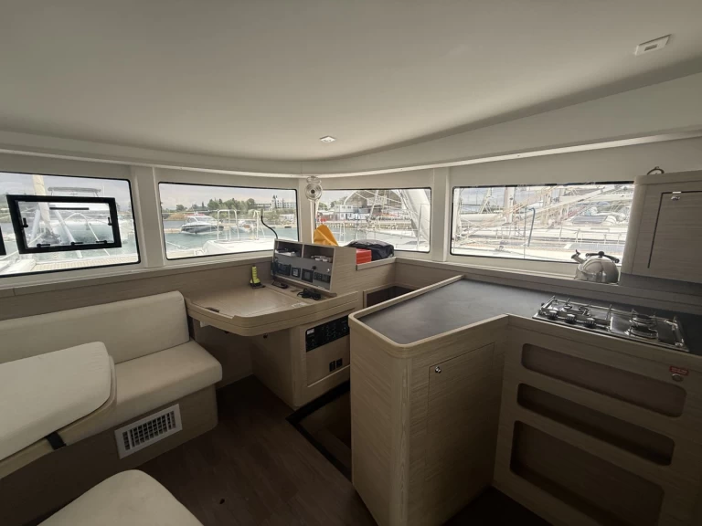 Noleggio barche Lagoon Lagoon 42 a Gouviá su Samboat