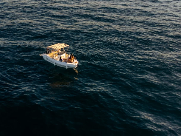 Barca a motore a noleggio a Taormina al miglior prezzo