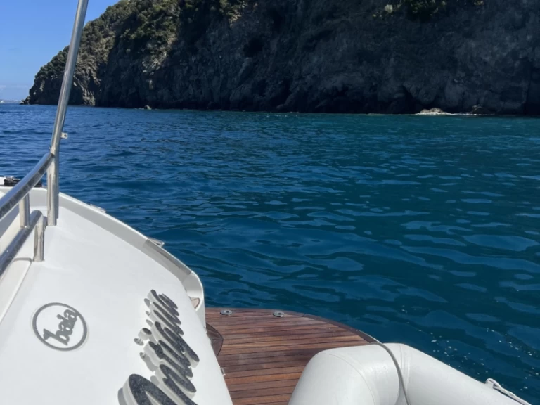 Noleggiare una Baia Baia Aqua 54 a Napoli