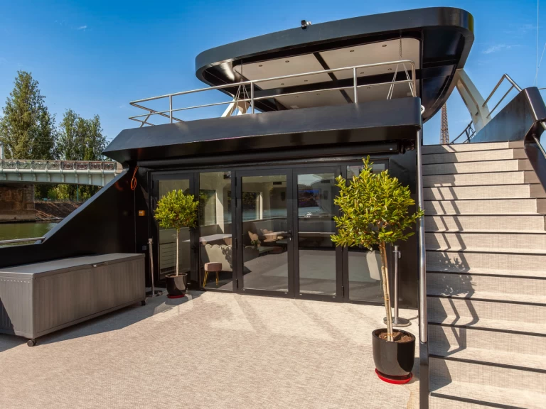 Yacht di lusso a noleggio a Paris al miglior prezzo