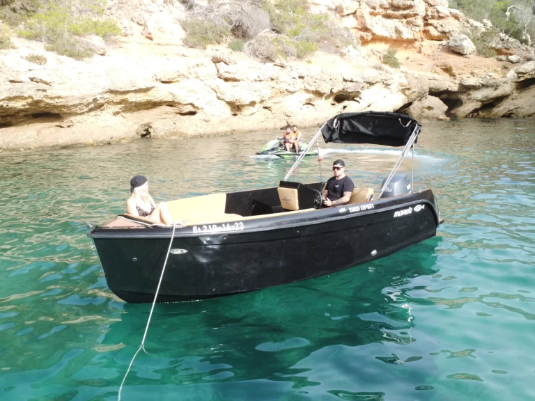 Noleggiare una Mareti 585 a Sant Antoni de Portmany