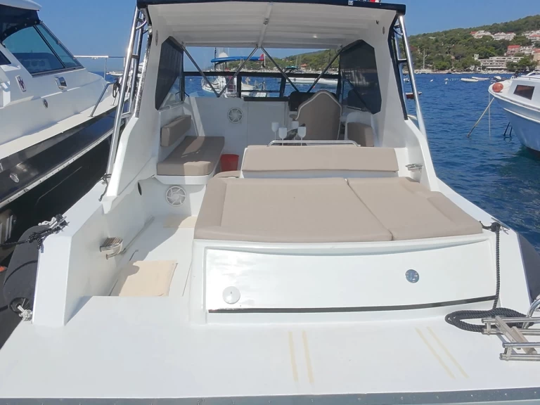 Noleggio Barca a motore con o senza skipper Bayliner a Lesina (Hvar)