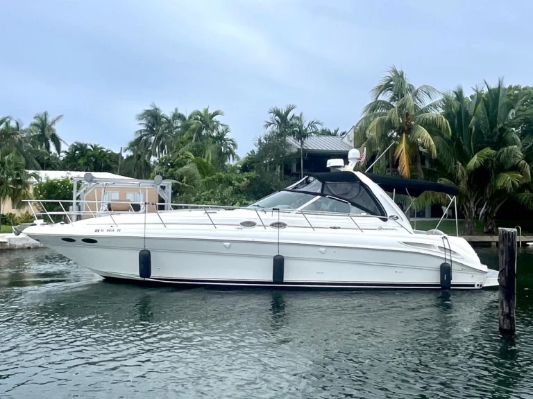 Noleggiare una Sea Ray Sea Ray 410 Sundancer a Miami