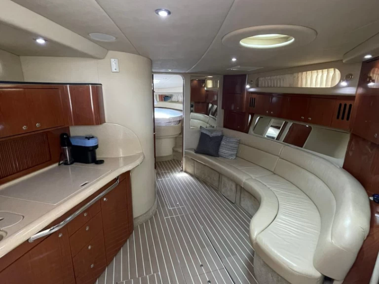 Noleggio barche Sea Ray Sea Ray 410 Sundancer a Miami su Samboat