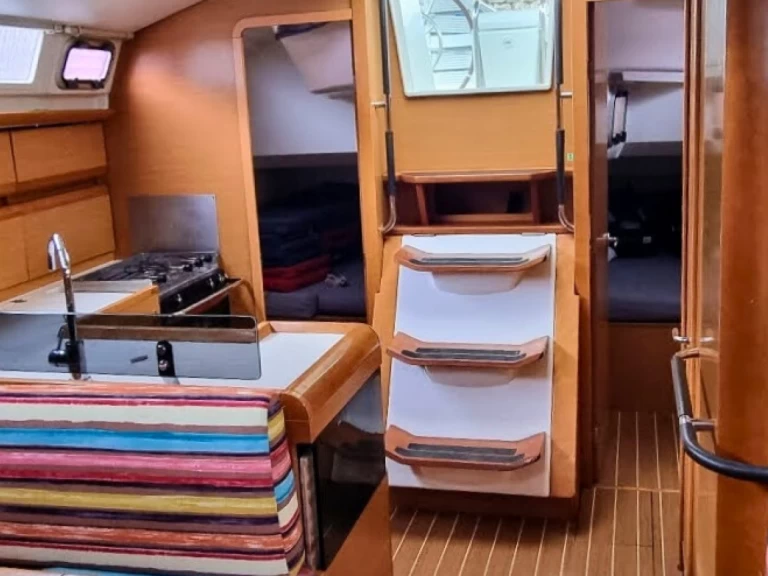 Noleggiare una Jeanneau Sun Odyssey 409 a Rodi (Citta)