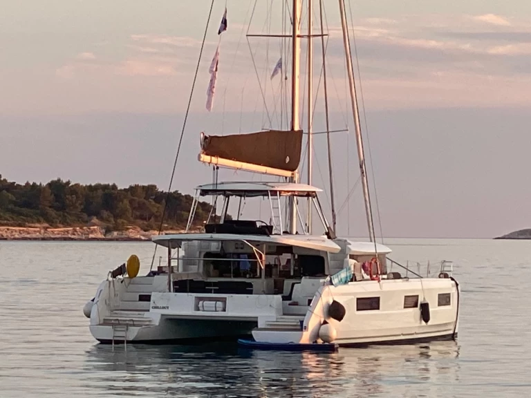 Noleggio Catamarano con o senza skipper Lagoon a Rogosnizza
