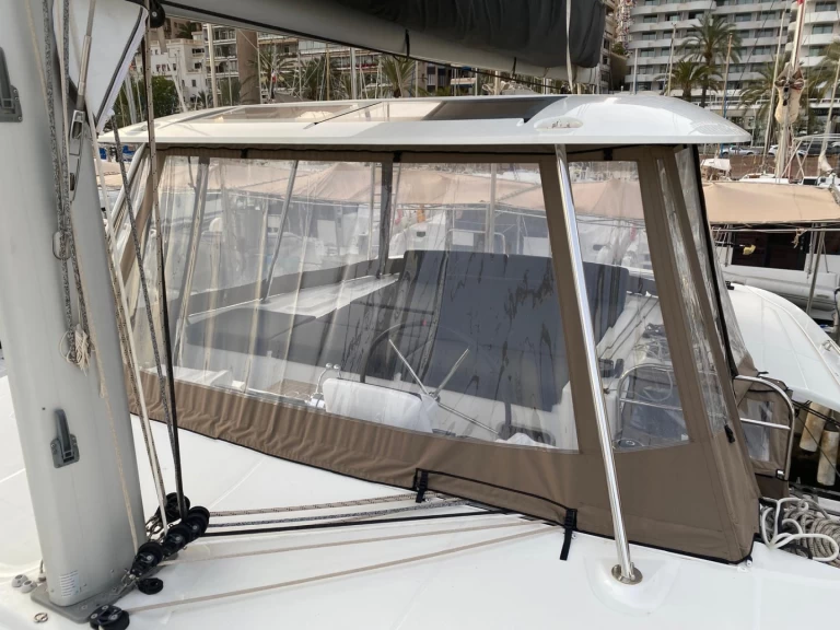 Noleggio Catamarano Lagoon con patente nautica