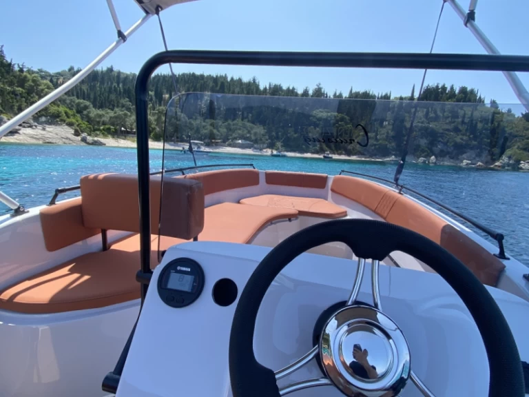 Noleggio Barca a motore con o senza skipper Nireus a Lákka