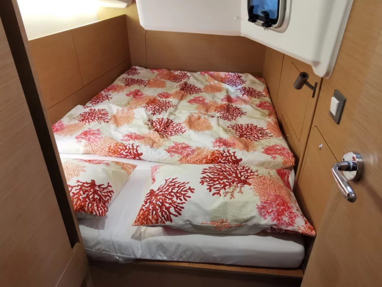 Noleggio Barca a vela Jeanneau con patente nautica