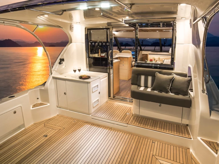 Barca a motore a noleggio a Cannes al miglior prezzo