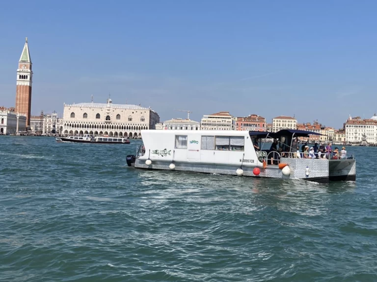 Noleggiare una NAVI 53 HB 16:50 a Cremona