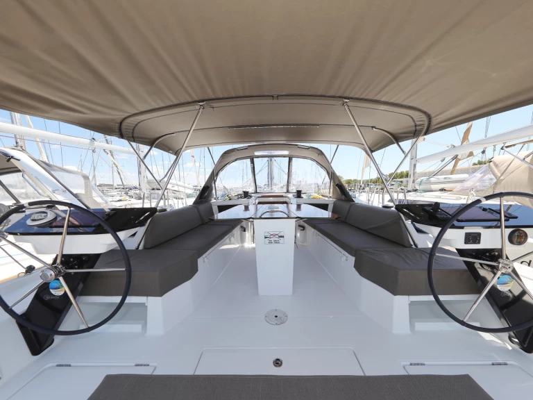 Noleggio barche Sebenico economico Dufour 44