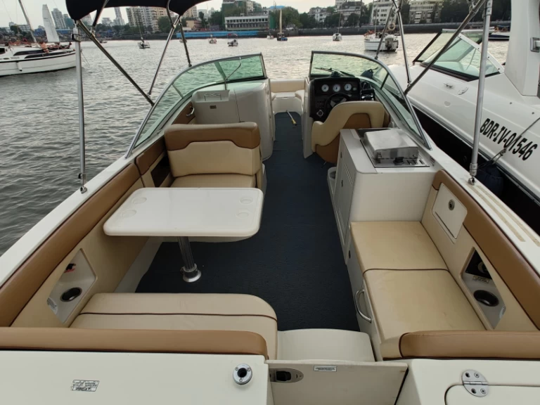Noleggio barche Sea Ray Sea Ray SDX 290 a Mumbai su Samboat