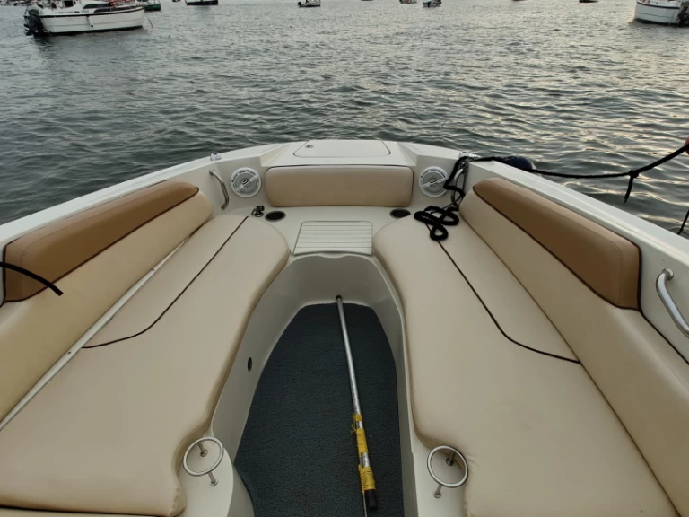 Noleggio Barca a motore con o senza skipper Sea Ray a Mumbai