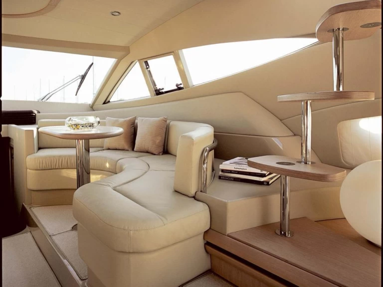 Noleggio Barca a motore a Panaji – Ferretti Ferretti 550