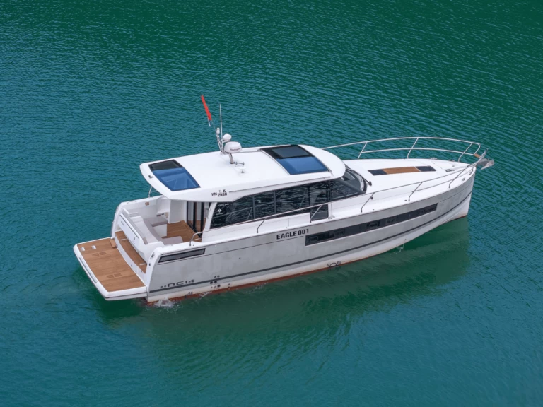 Noleggio Barca a motore Jeanneau con patente nautica