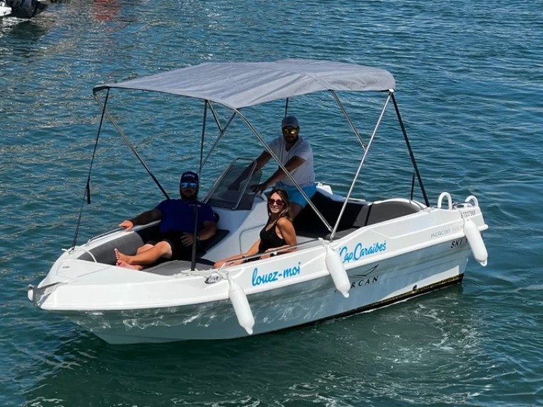 Noleggio Yacht di lusso Mercan con patente nautica