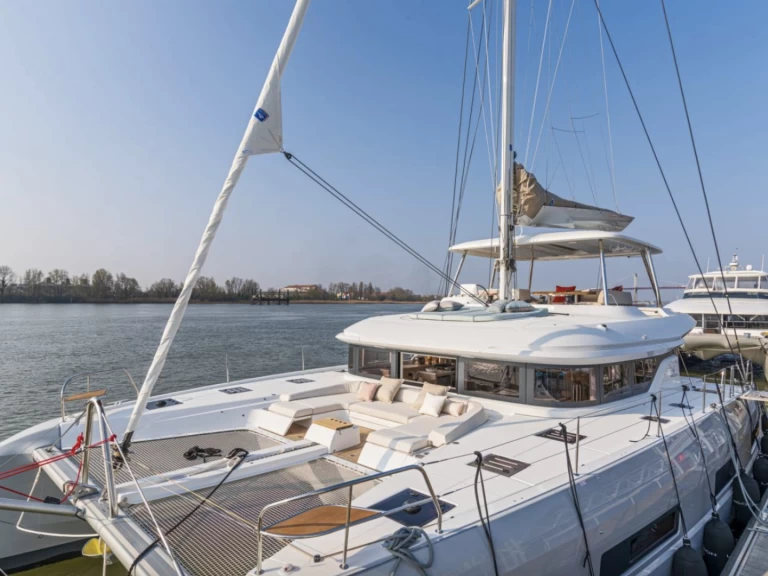 Noleggio barche Lagoon Lagoon 55 a Bonifacio su Samboat