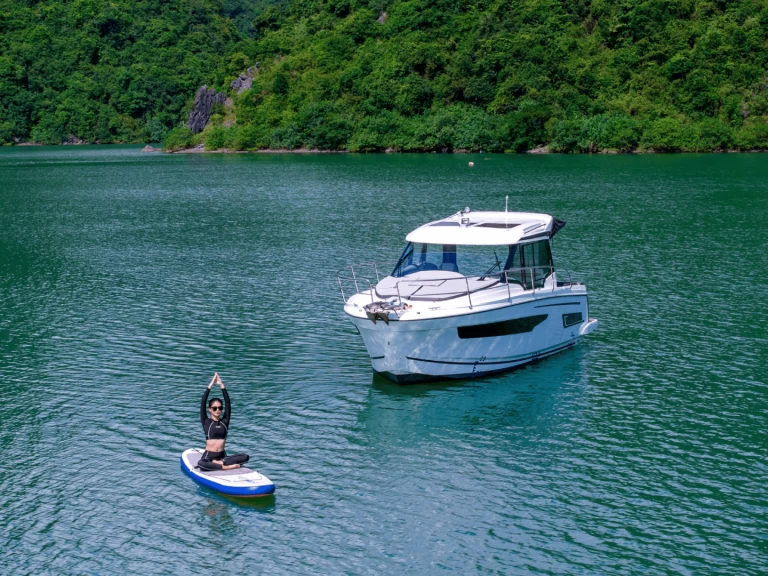Noleggio Barca a motore Jeanneau con patente nautica