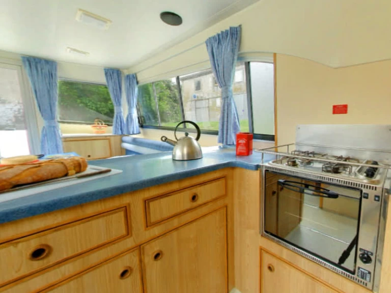 Barca a motore a noleggio a Migennes al miglior prezzo