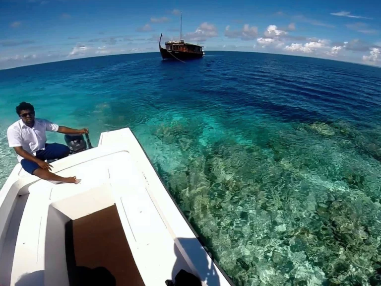 Noleggiare una  Dhoni 6 pax a Malé