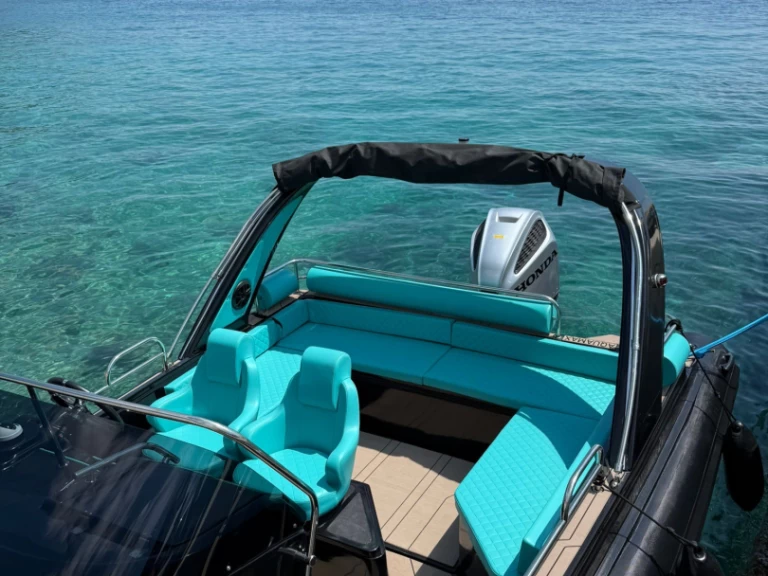 Noleggio a Bol – Aquamax 27 su SamBoat