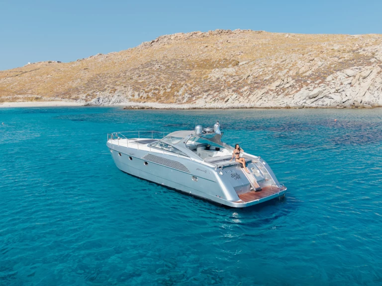 Barca a motore a noleggio a Atene al miglior prezzo