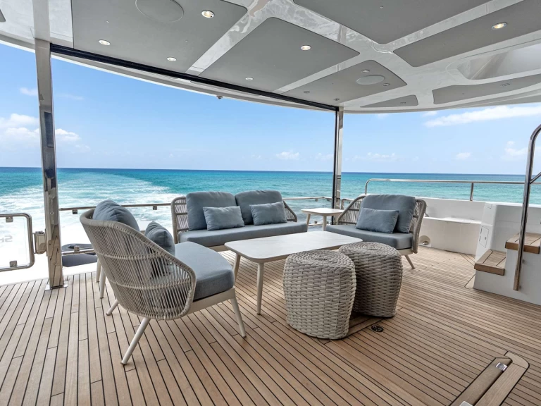 Noleggio Yacht di lusso Sunseeker con patente nautica