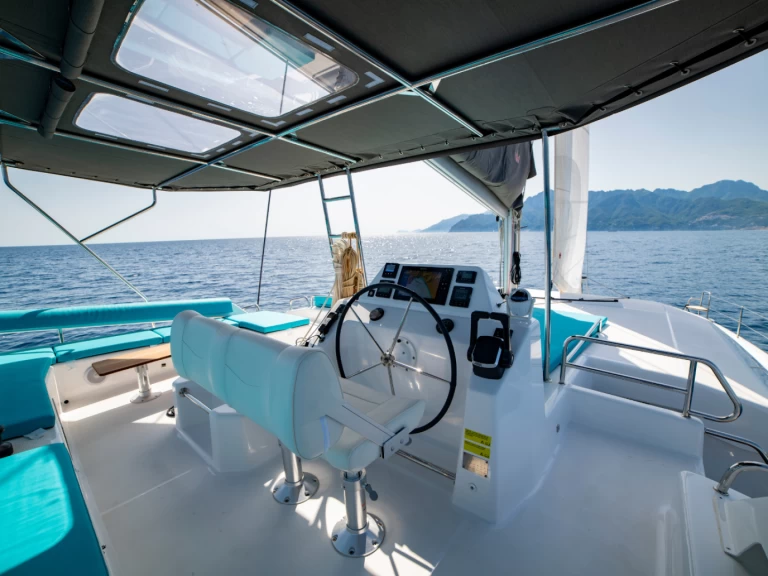 Noleggiare una Dufour Dufour Catamarans 48 Sail a Castiglioncello