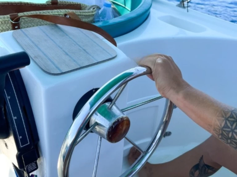 Barca a motore a noleggio a Port d'Addaia (Porto) al miglior prezzo