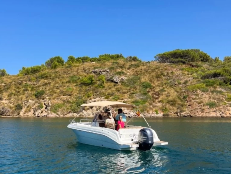 Noleggiare una Pacific Craft Pacific Craft 625 Open a Port d'Addaia (Citta)