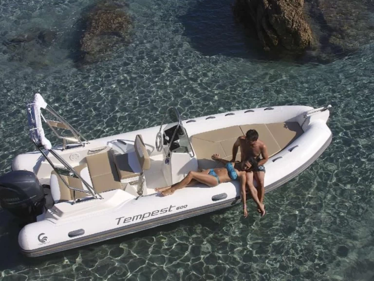 Noleggiare una Capelli Capelli 600 a Porto-Vecchio