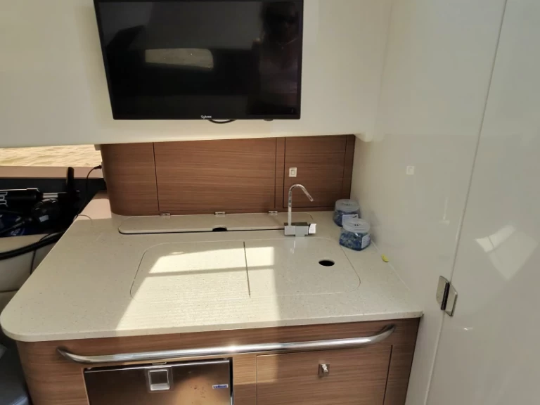 Noleggio Barca a motore Boston Whaler con patente nautica