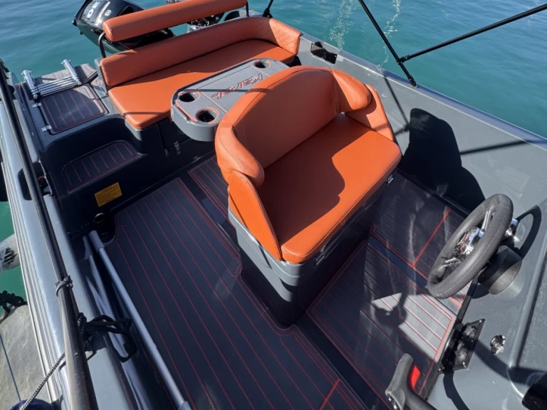 Noleggiare una Karel Ithaca 550 a Agios Nikolaos