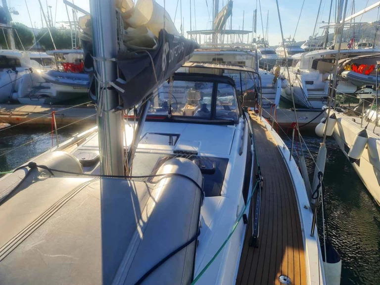 Noleggiare una Dufour Dufour 430 a Murter-Kornati
