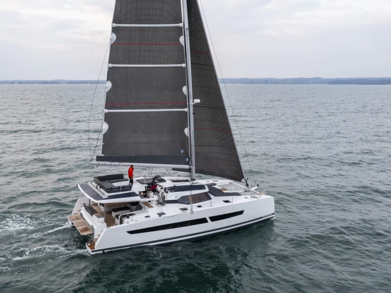 Noleggiare una Fountaine Pajot Aura 51 a Hyères