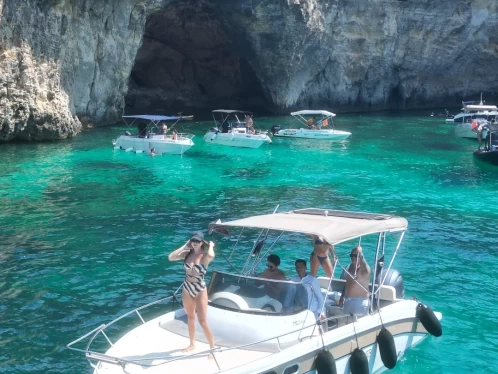 Noleggio Barca a motore con o senza skipper Saver a Ta' Xbiex