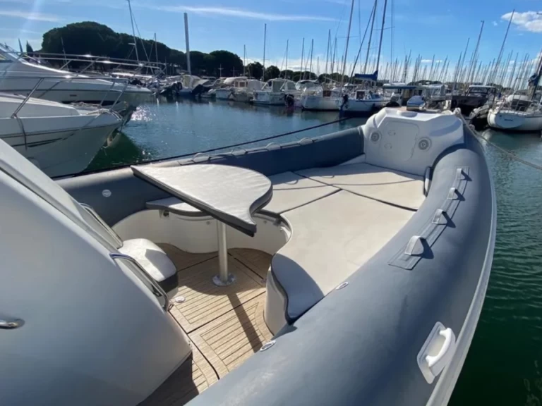 Noleggio Gommone Nuova Jolly con patente nautica