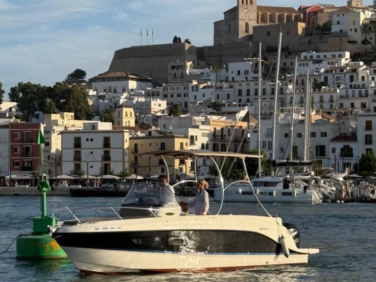 Noleggiare una Quicksilver Activ 805 Sundeck a Ibiza Town