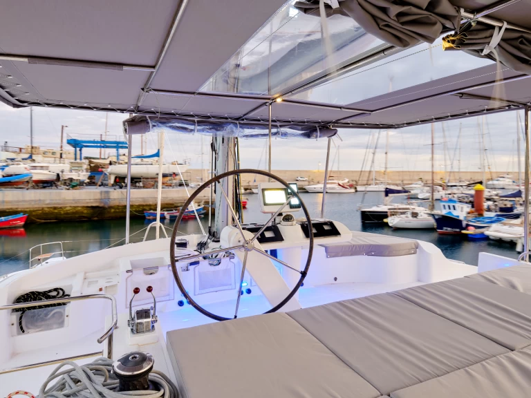 Noleggio barche Lagoon Lagoon 52 F a San Miguel De Abona su Samboat