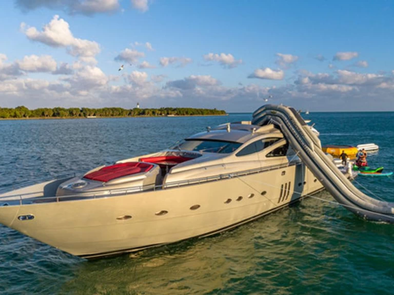 Noleggio Yacht di lusso con o senza skipper Pershing a Miami Beach