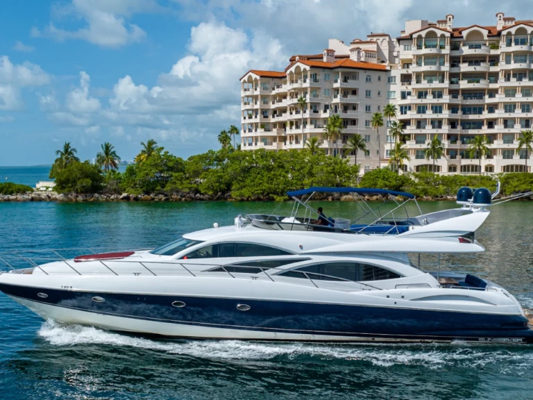 Noleggio Yacht di lusso Sunseeker con patente nautica